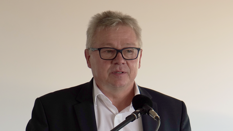 Polizeipräsident aus Südosthessen Eberhard Möller Polizeipräsident aus Südosthessen Eberhard Möller am Rednerpult während der Indienststellung der Wachpolizei