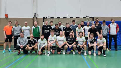 Für die Hessischen Polizeimeisterschaften im Handball der Männer, die in Mühlheim am Main stattfanden, stellte die HöMS Kassel, das Polizeipräsidium Nordhessen und die IV. BPA eine gemeinsame Mannschaft.