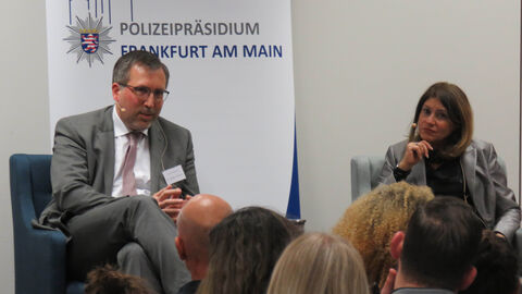 Podiumsdiskussion mit Dr. Walter Seubert und Dr. Nargess Eskandari-Grünberg, Bürgermeisterin der Stadt Frankfurt Podiumsdiskussion mit Dr. Walter Seubert und Dr. Nargess Eskandari-Grünberg, Bürgermeisterin der Stadt Frankfurt