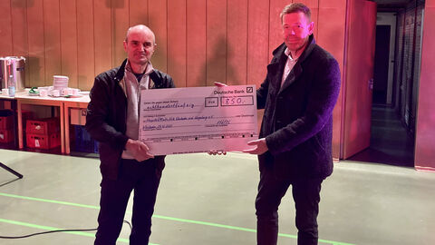 Spendenübergabe 11. Indoor - Cycling - Advent - Marathon der HöMS Spendenübergabe 11. Indoor - Cycling - Advent - Marathon der HöMS an den Verein HospizPalliativNetz Wiesbaden und Umgebung e.V.