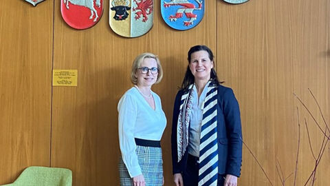 Prof. Dr. Beate Eibelshäuser zu Besuch bei der 10. Speyerer Tagung Public Corporate Governance Prof. Dr. Beate Eibelshäuser zu Besuch bei der 10. Speyerer Tagung Public Corporate Governance