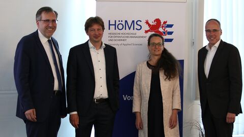 v.l.n.r.: Präsident Dr. Seubert, Prof. Dr. Junk, Dr. Ettmüller, Staatsminister Beuth