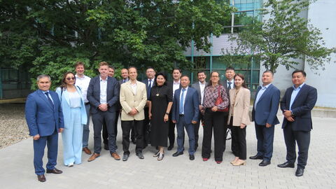 Kasachische Delegation zu Gast an der HöMS in Mühlheim