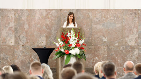 Jahrgangsbeste Frau Julie Scharna - Graduierung Fachbereich Verwaltung Mühlheim 2023 Jahrgangsbeste Frau Julie Scharna - Graduierung Fachbereich Verwaltung Mühlheim 2023