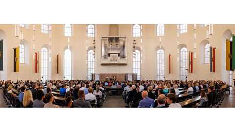 Panoramabild der Paulskirche in Frankfurt anlässlich der Graduierung Fachbereich Verwaltung Mühlheim Panoramabild der Paulskirche in Frankfurt anlässlich der Graduierung Fachbereich Verwaltung Mühlheim