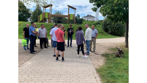Gemeinsame Rund der Teilnehmer durch den Park Gemeinsame Rund der Teilnehmer durch den Park