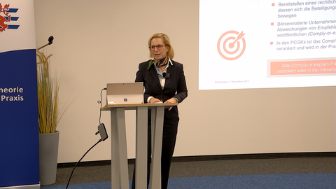 Foto von Frau Prof. Dr. Eibelshäuser am Forschungstag der HöMS Foto von Frau Prof. Dr. Eibelshäuser am Forschungstag der HöMS