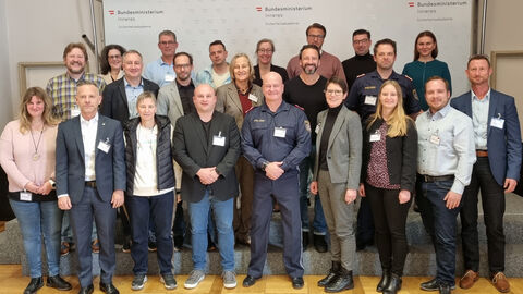 Gruppenfoto der Teilnehmerinnen und Teilnehmer der internationalen Fachkonferenz „QUO VADIS, POLIZEIAUSBILDUNG?“ an der Sicherheitsakademie in Wien