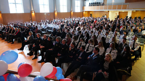 Location Graduierung Kelkheim Publikum anlässlich der Graduierung in Kelkheim