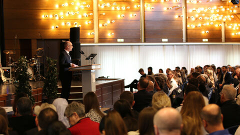 Landespolizeipräsident Robert Schäfer Rede Graduierung Baunatal Landespolizeipräsident Robert Schäfer bei seiner Rede anlässlich der Graduierung in Baunatal