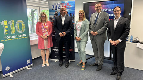 Gruppenbild anlässlich des Besuchs von Innenminister Prof. Dr. Poseck an der HöMS