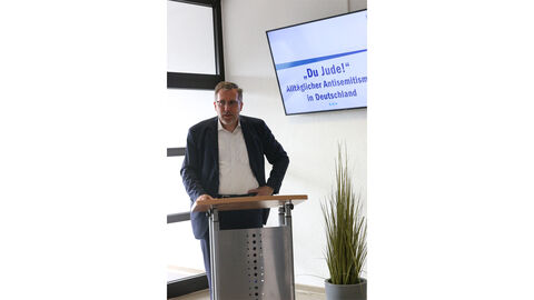 Begrüßungsrede anlässlich der Wanderausstellung "Du Jude" von Dr. Walter Seubert Begrüßungsrede anlässlich der Wanderausstellung "Du Jude" von Dr. Walter Seubert
