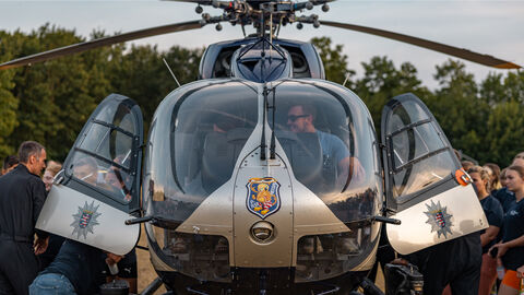 Frontansicht des Polizeihubschrauber Frontansicht des Polizeihubschrauber