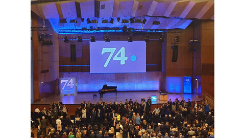 Angeregte Fachgespräche auf dem 74. Deutschen Juristentag im besonderen, kulturellen Ambiente der Stuttgarter Liederhalle