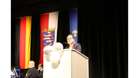 Begrüßung durch Campusdekanin Ina Mahl bei der Graduierung Standort Wiesbaden