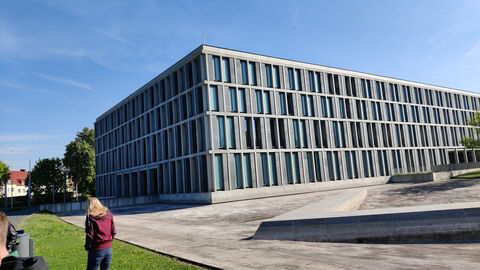 Bundesarbeitsgericht Moderne Fassade des Bundesarbeitsgerichts in Erfurt