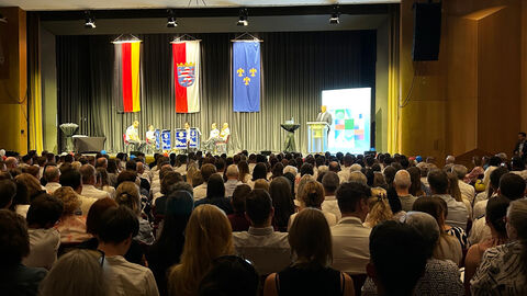Innenminister Roman Poseck bei der Absolventenfeier der Polizeianwärter