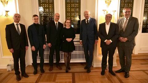 Prof. Dr. Görisch, Prof. Dr. Neumann, Prof. Dr. Dittrich, Dekanin Prof. Dr. Eibelshäuser (alle HöMS),  Prof. Dr. Dres. h.c. Paul Kirchhof, Oberbürgermeister Mende, Präsident Dr. Seubert.