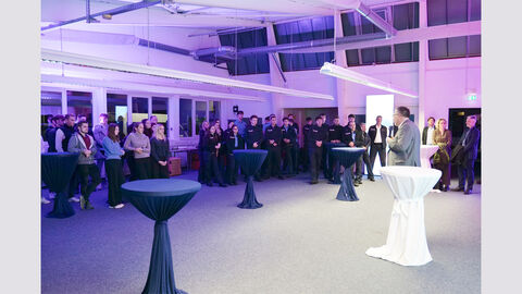 Präsident Dr. Walter Seubert spricht vor Erstsemestern.