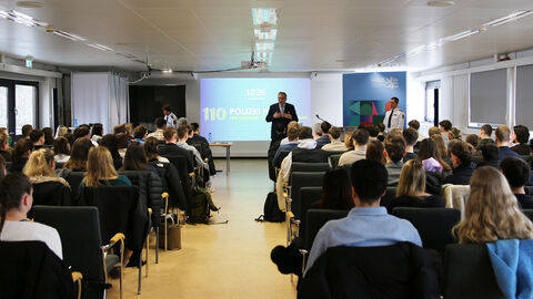 Begrüßung am Einstellungstag am Campus Wiesbaden